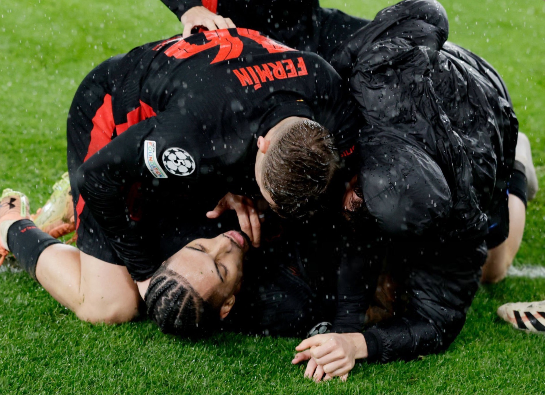 AC米兰客场逆转本菲卡，小组出线悬念待解的简单介绍